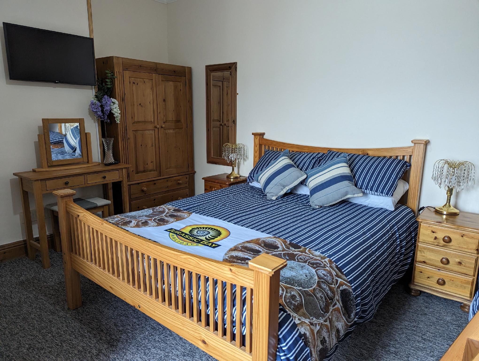 Family room-Platinum-Deluxe-Ensuite with Shower-No view