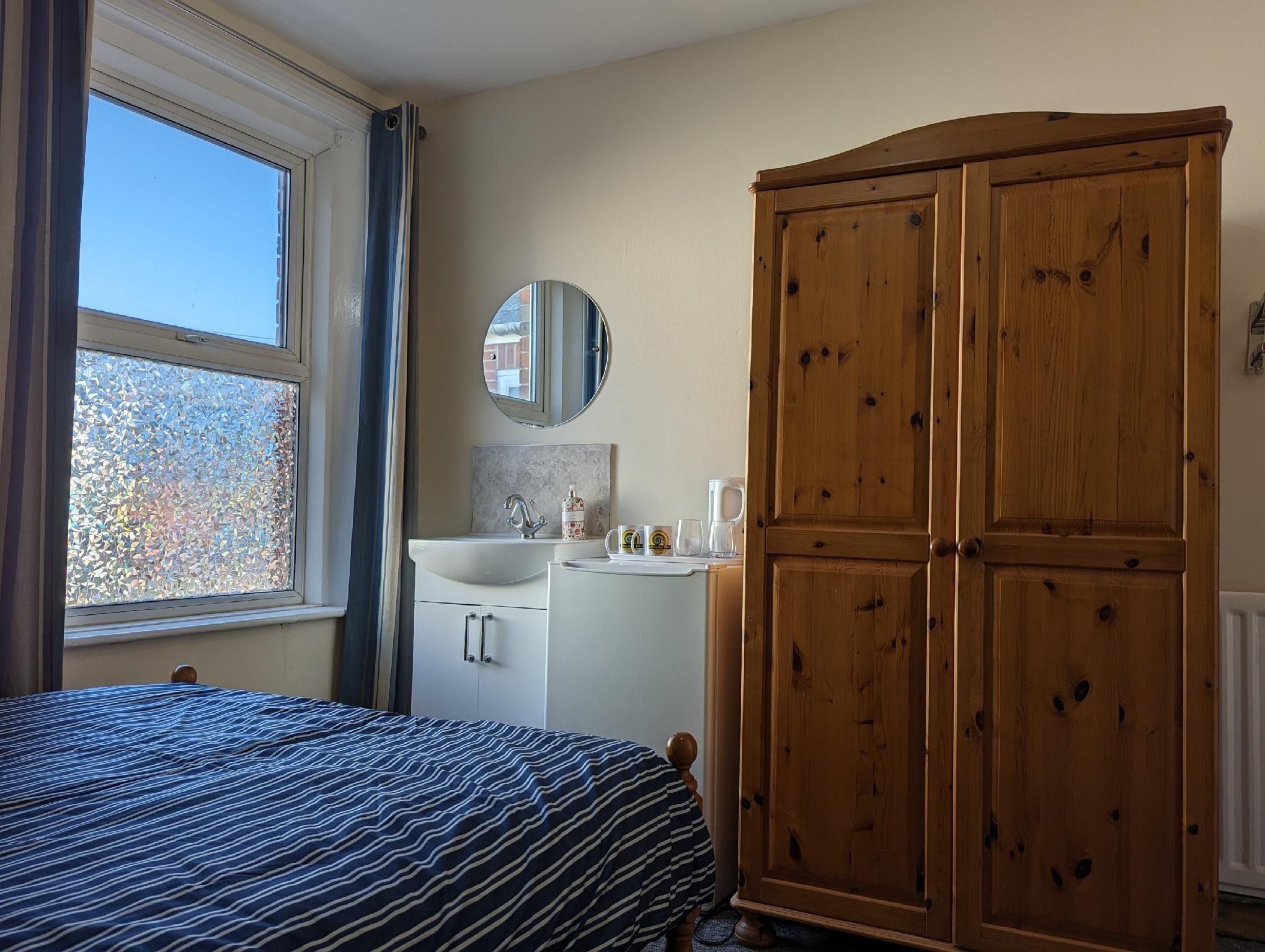 Family room-Silver-Economy-Communal washrooms-No view