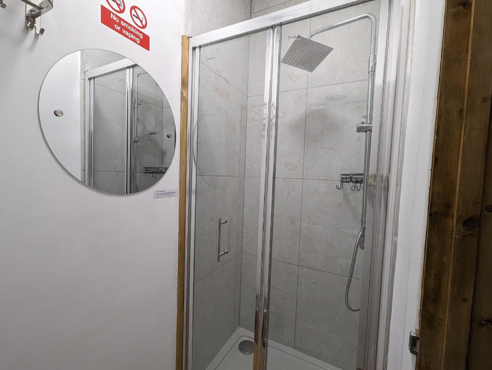 Single room-Bronze-Economy-Communal washrooms-No view