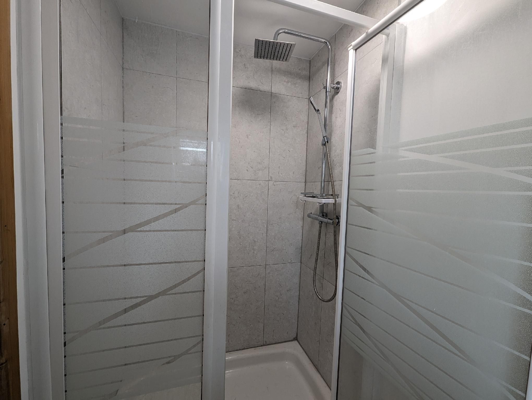 Family room-Platinum-Premium-Ensuite with Shower-Street View