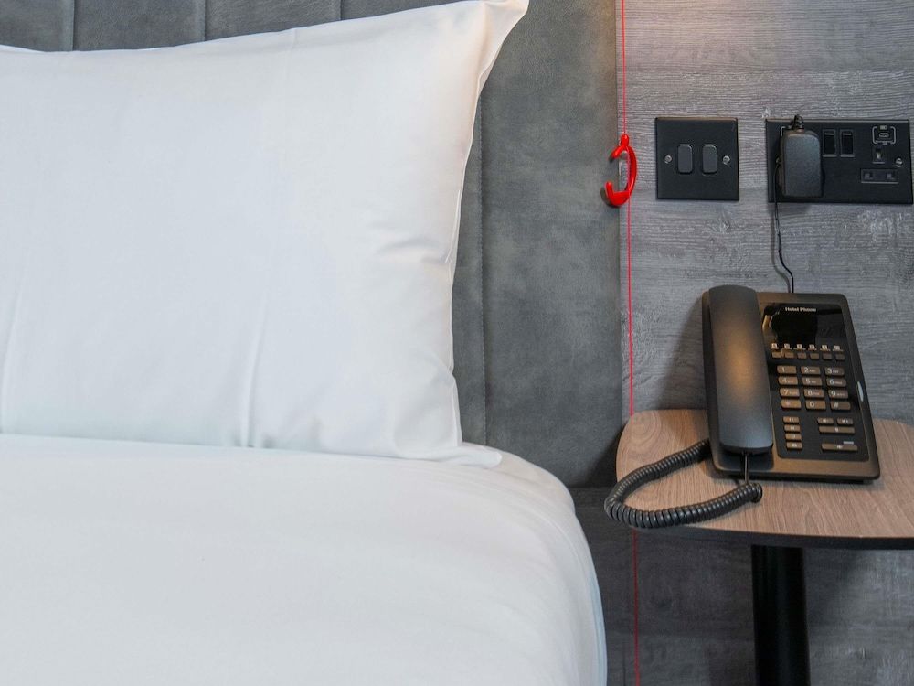 Ibis Styles London Gatwick Airport Room, 1 Double Bed with Sofa bed, Accessible 4