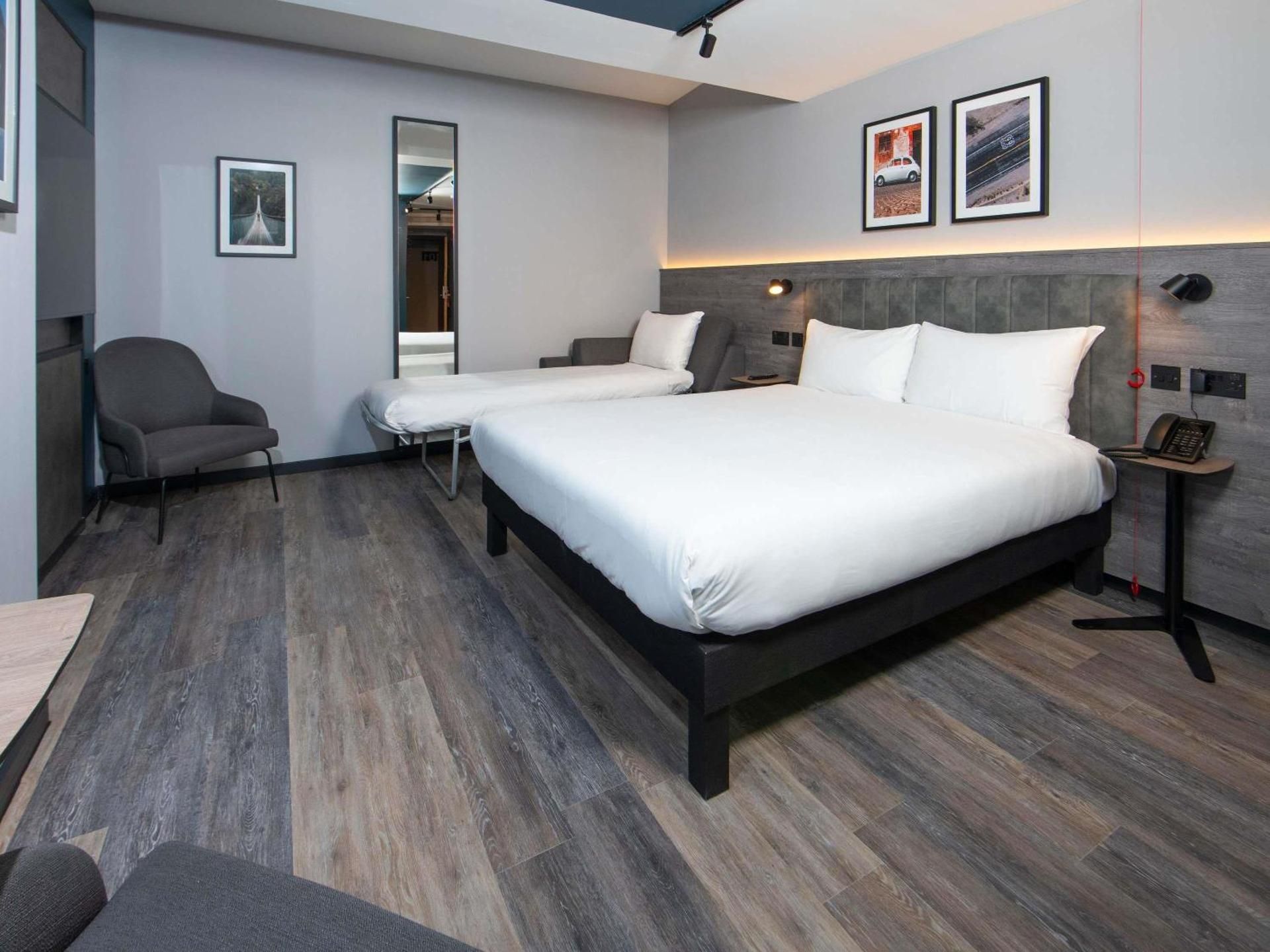 Fully Accessible Double or Twin Room with Single Sofa Bed