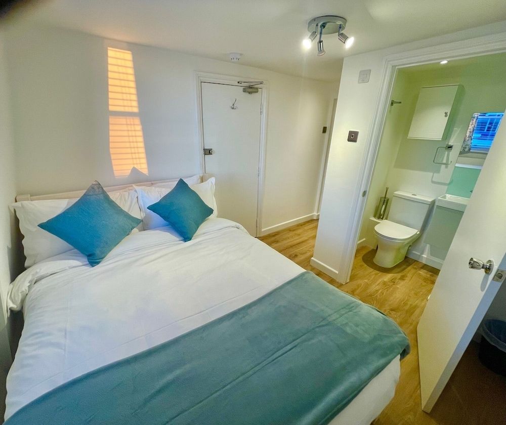 Upper Rock Brighton Apartments Apartment, Private Bathroom (E)