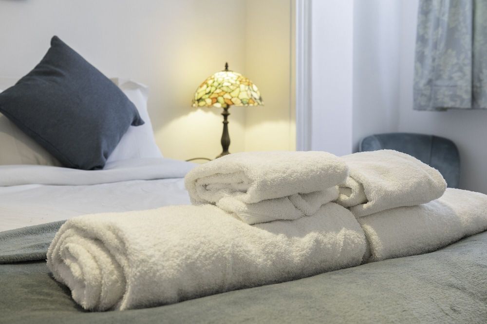 Upper Rock Brighton Apartments Classic Apartment, Private Bathroom (B) 2