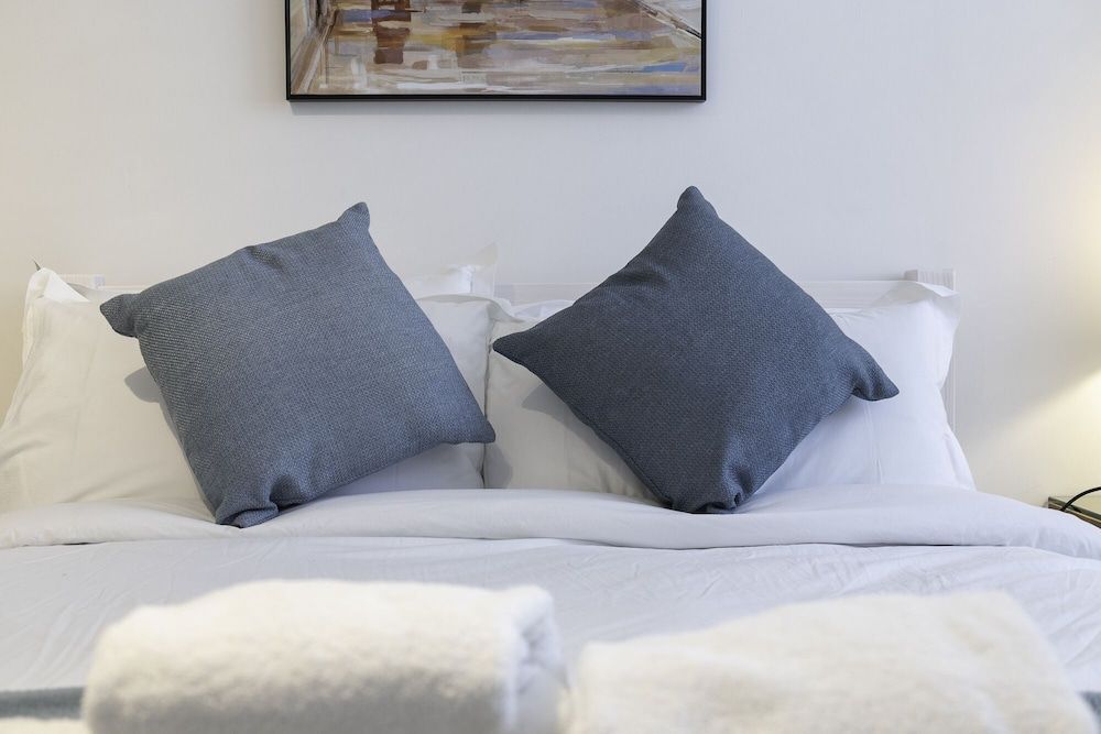 Upper Rock Brighton Apartments Classic Apartment, Private Bathroom (B) 3