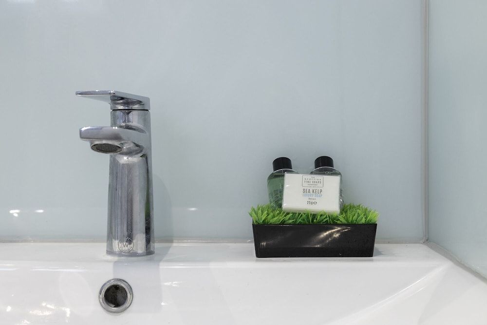 Upper Rock Brighton Apartments Classic Apartment, Private Bathroom (B) 5