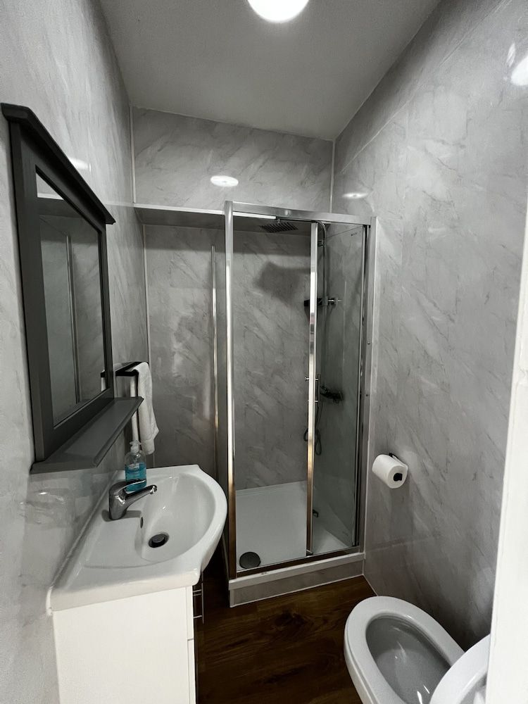 The Barrington Hotel Comfort Single Room, Ensuite 4