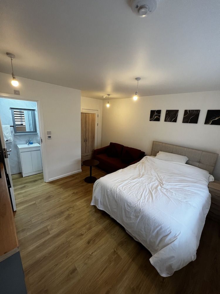 The Barrington Hotel Superior Double Room, Ensuite 3