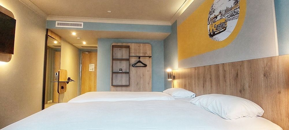 B&B HOTEL London Heathrow Twin Room 2