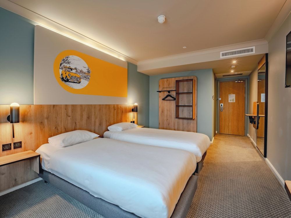 B&B HOTEL London Heathrow Twin Room