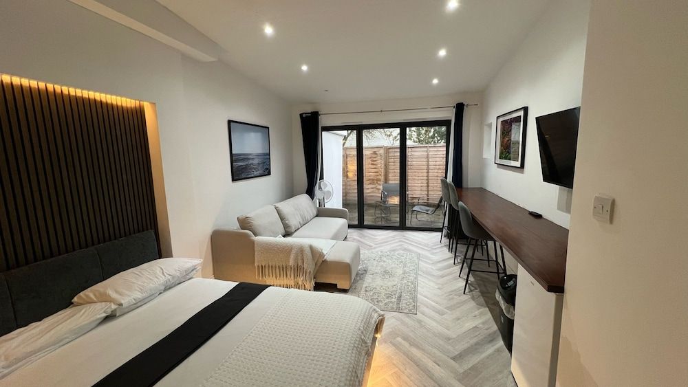 London Studios and Suites Premier Studio 3