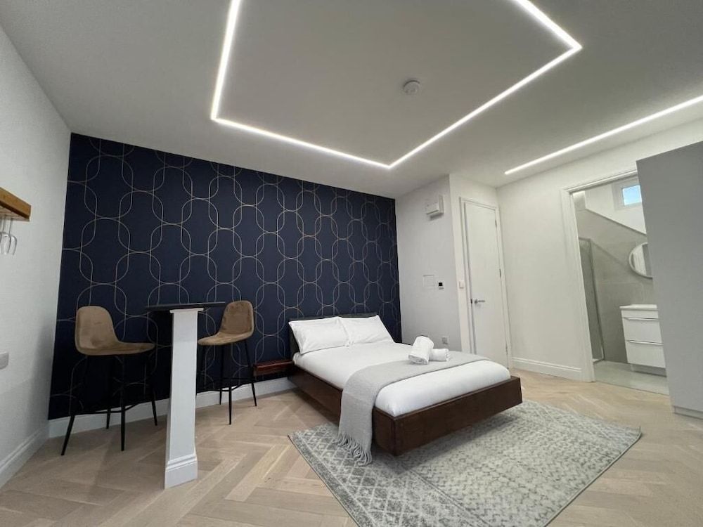 London Studios and Suites Panoramic Studio