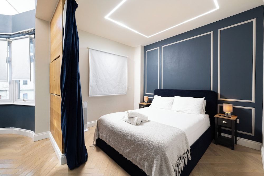 London Studios and Suites Luxury Studio 2