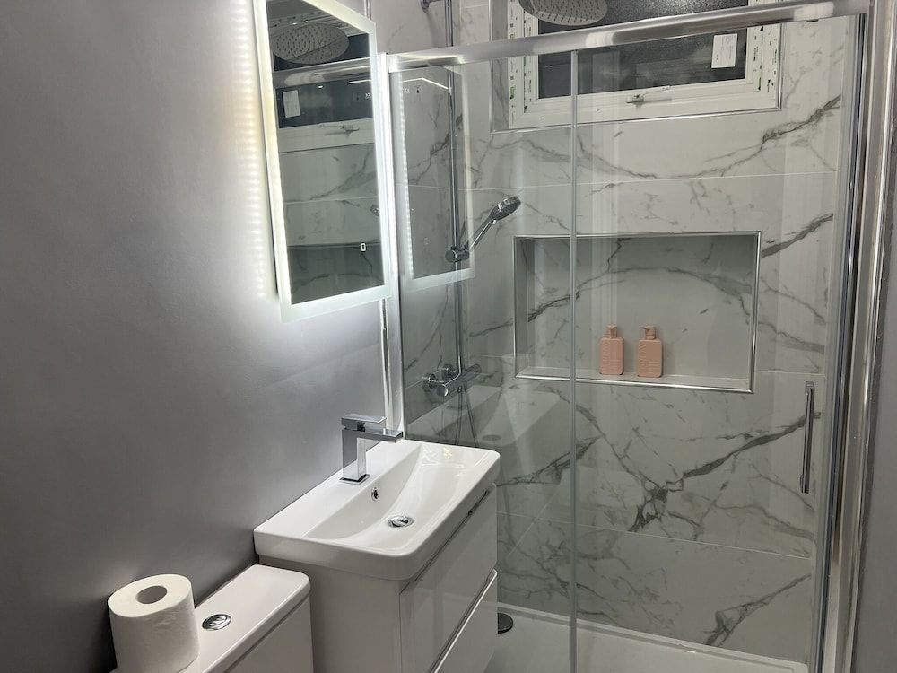 London Studios and Suites Luxury Studio 5