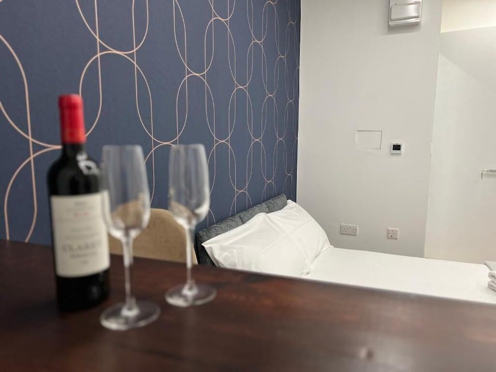 London Studios and Suites Panoramic Studio 5