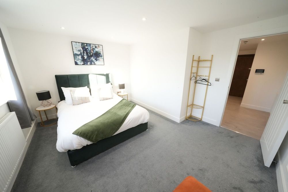 Heathrow Charge and Go Premier Apartment 5