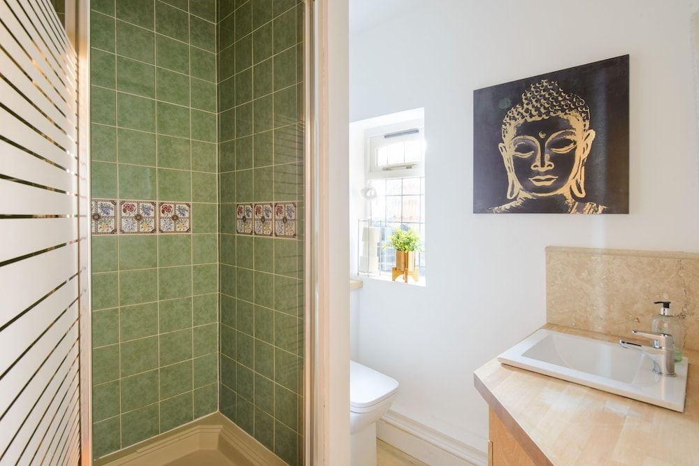 Deluxe 2 Bed Versace Hottub Skytv House 8