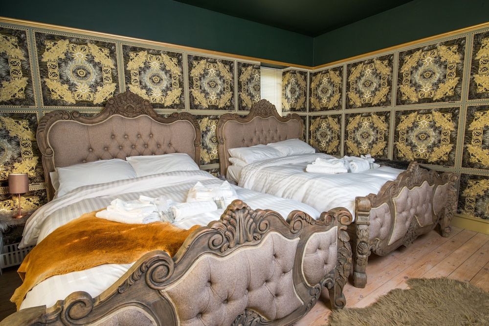 Deluxe 2/3 Bed Hottub Skytv House 4