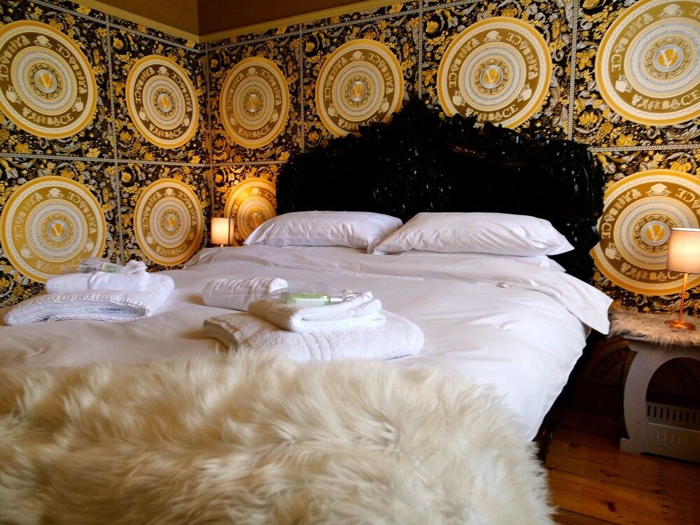 Deluxe 2/3 Bed Hottub Skytv House 5