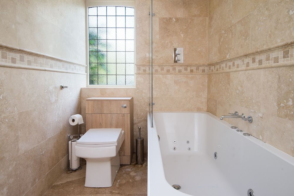 Deluxe 2/3 Bed Hottub Skytv House 8