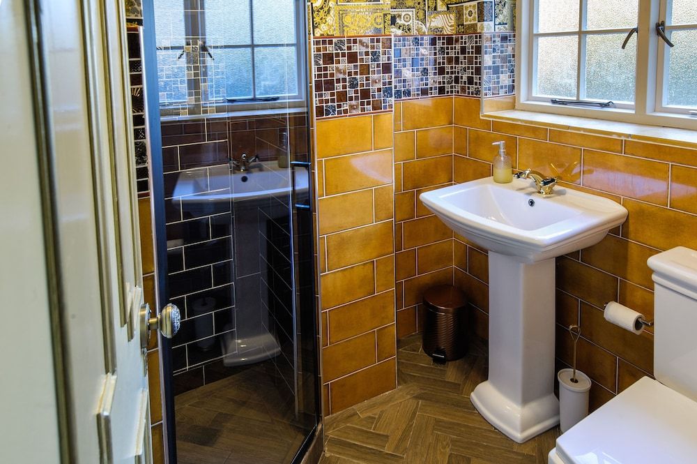 Luxury 3 Bed Manor House Hot Tub Cinema Room Skytv House 14