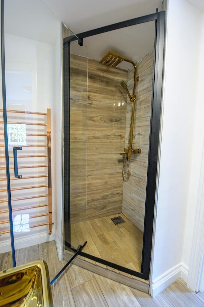 Luxury 3 Bed Manor House Hot Tub Cinema Room Skytv House 13