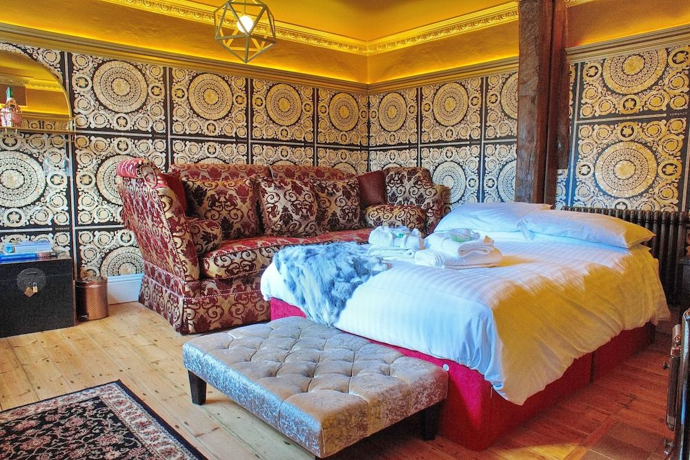 Luxury 3 Bed Manor House Hot Tub Cinema Room Skytv House 5