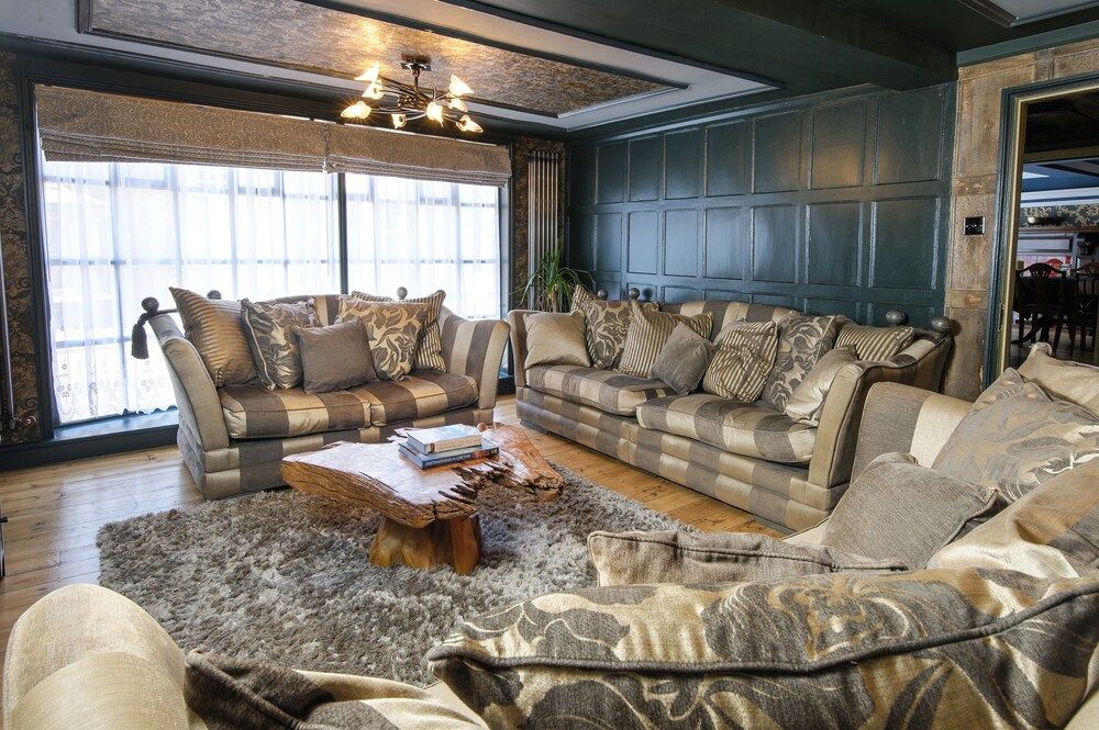 Luxury 3 Bed Manor House Hot Tub Cinema Room Skytv House 24