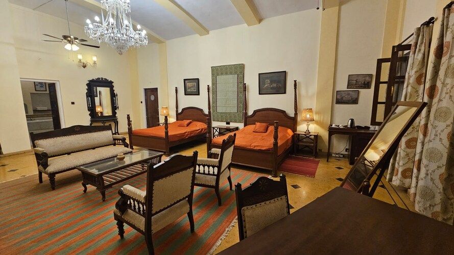 Roop Niwas Kothi Royal Suite with Bathtub 5