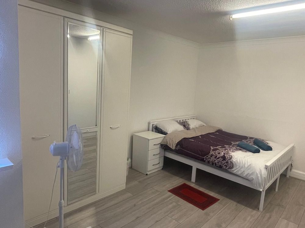 Rahal Edgware Superior Double or Twin Room 7