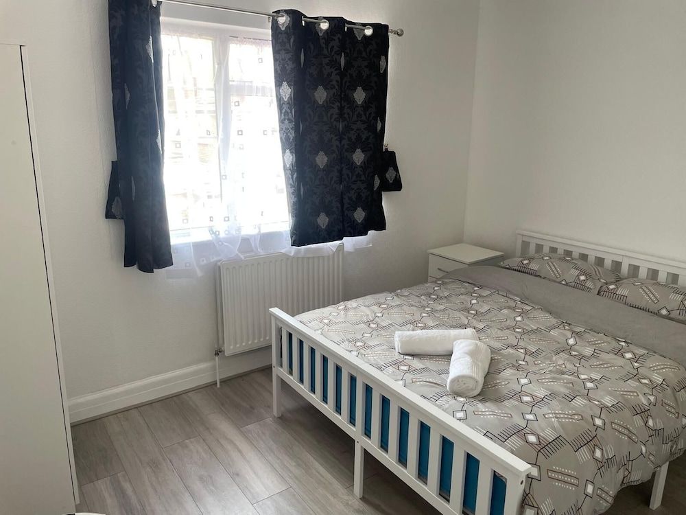 Rahal Edgware Superior Double or Twin Room 4