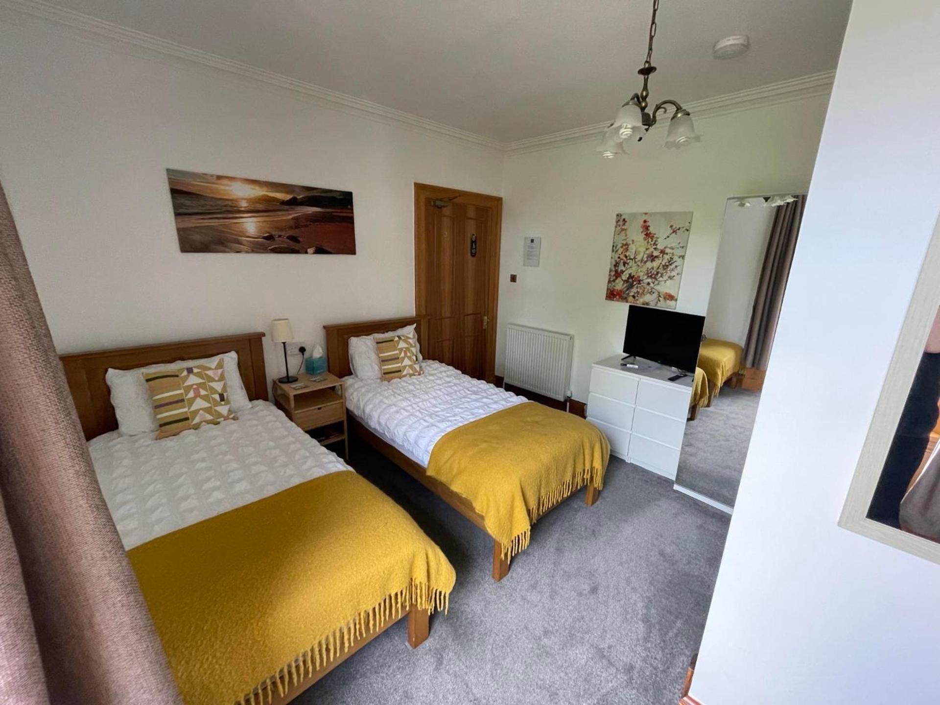 Twin Room with Shower