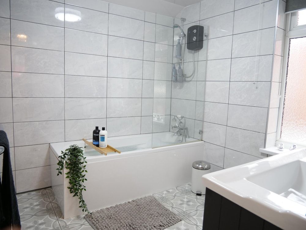 Stunning 5-bed House in Liverpool! Great Location! House 13