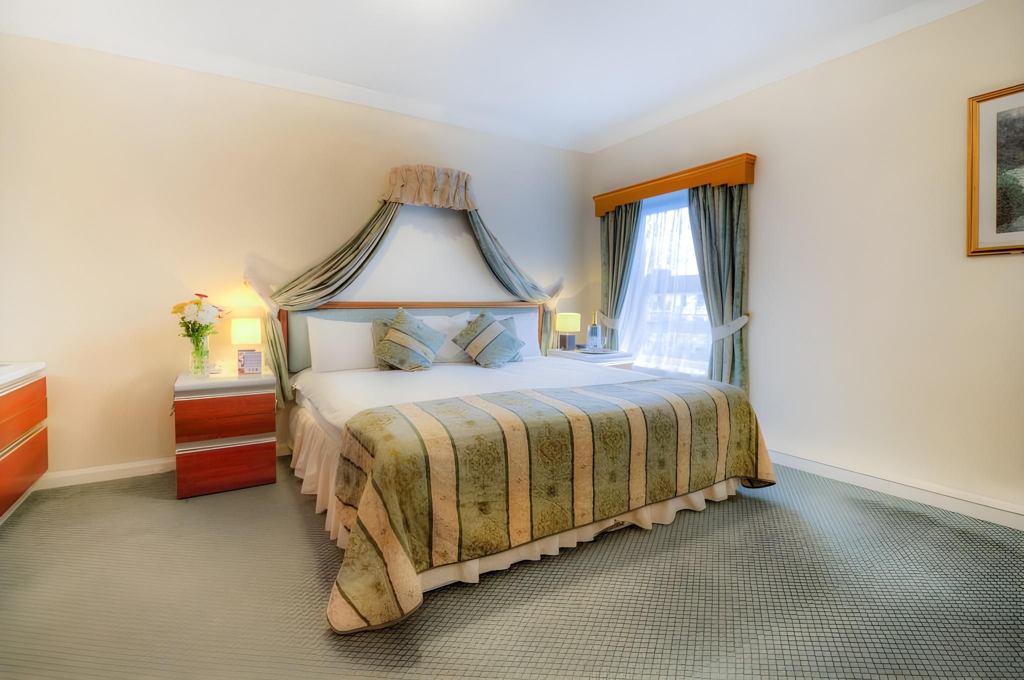 Suite-Deluxe-Ensuite