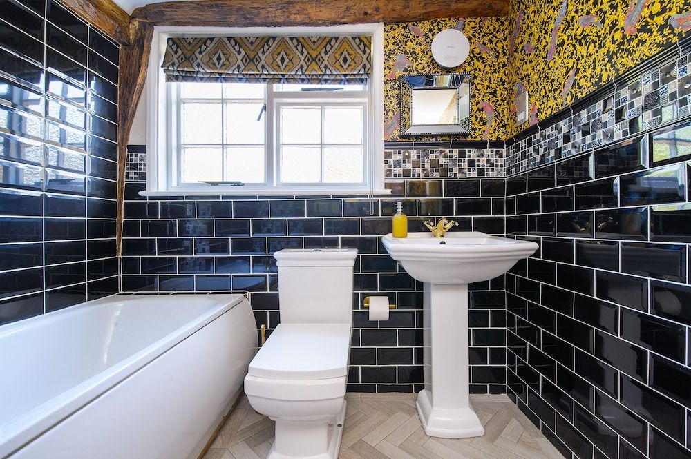 Luxury 2 Bed Manor House Hot Tub Cinema Room Skytv House 10