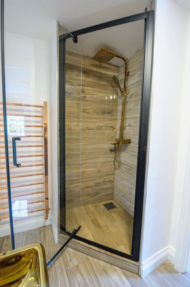 Luxury 2 Bed Manor House Hot Tub Cinema Room Skytv House 13