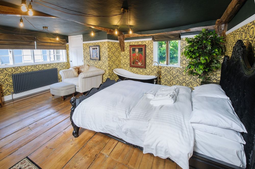 Luxury 2 Bed Manor House Hot Tub Cinema Room Skytv House