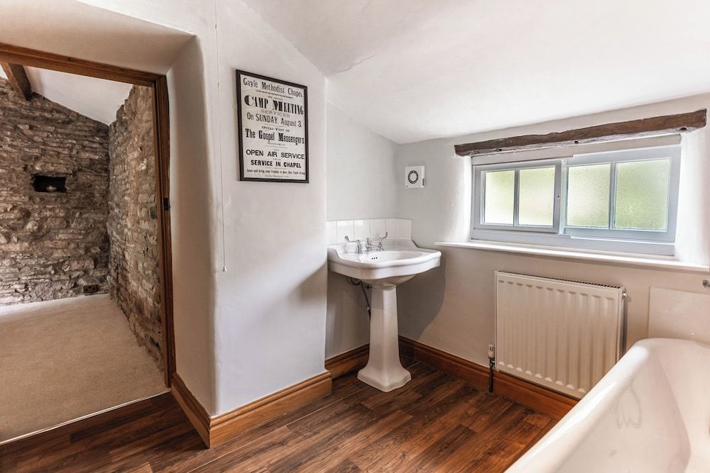 The Green Dragon Inn - Hardraw Luxury Double Room, 1 King Bed, Non Smoking, Bathtub 8