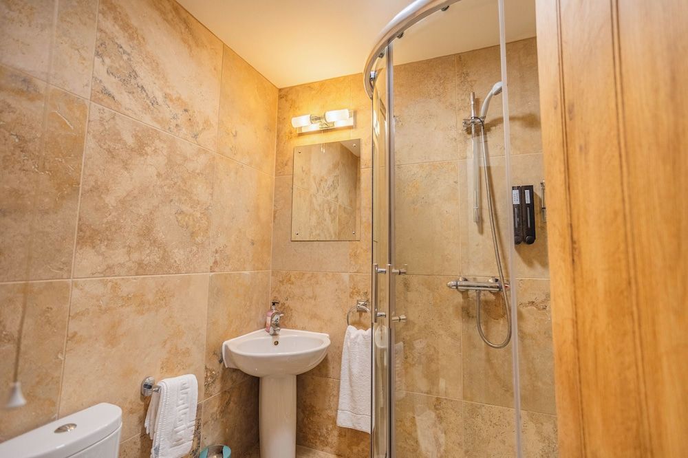 The Green Dragon Inn - Hardraw Deluxe Double Room, Non Smoking, Ensuite 3