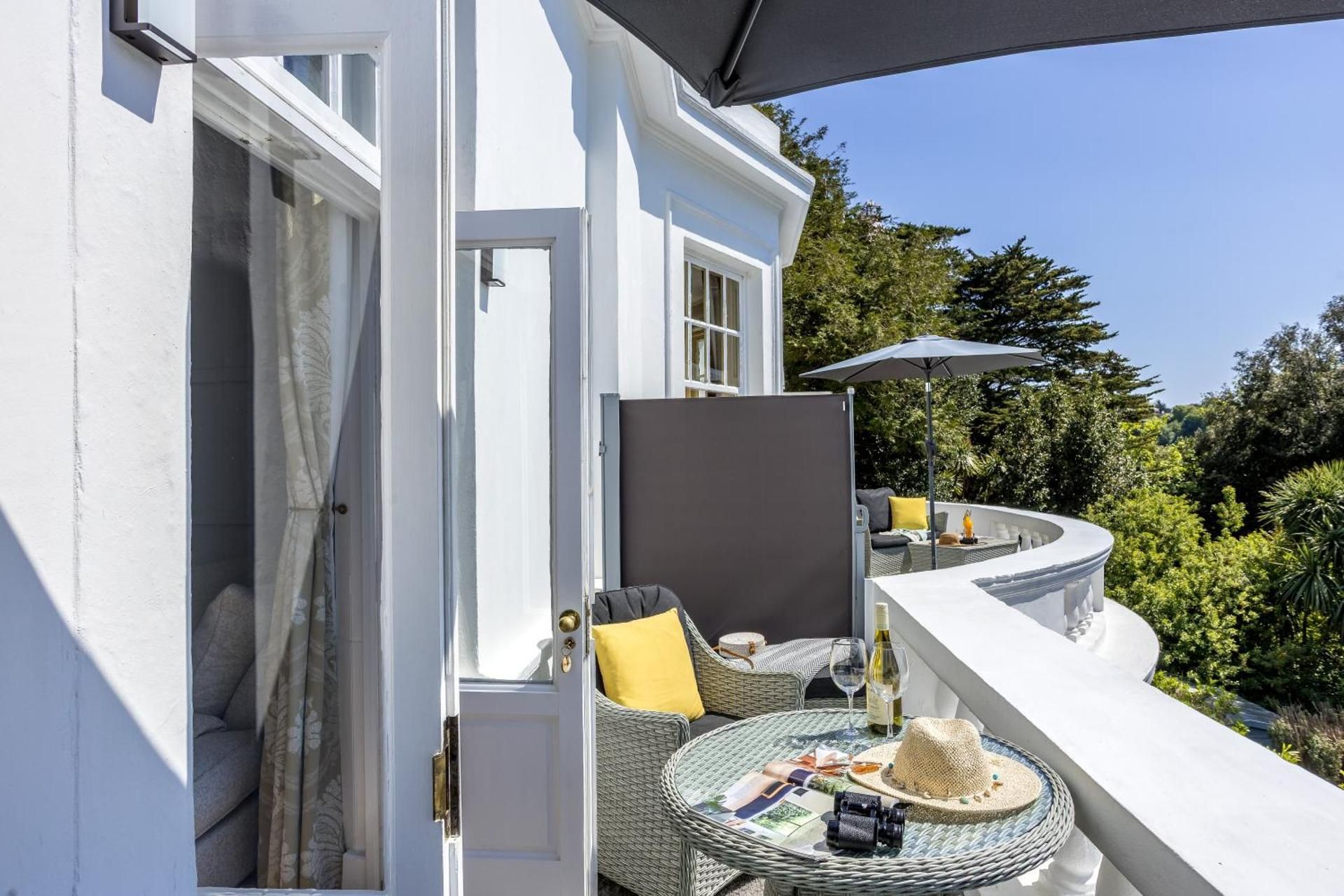 One-Bedroom Apartment with Balcony and Sea View