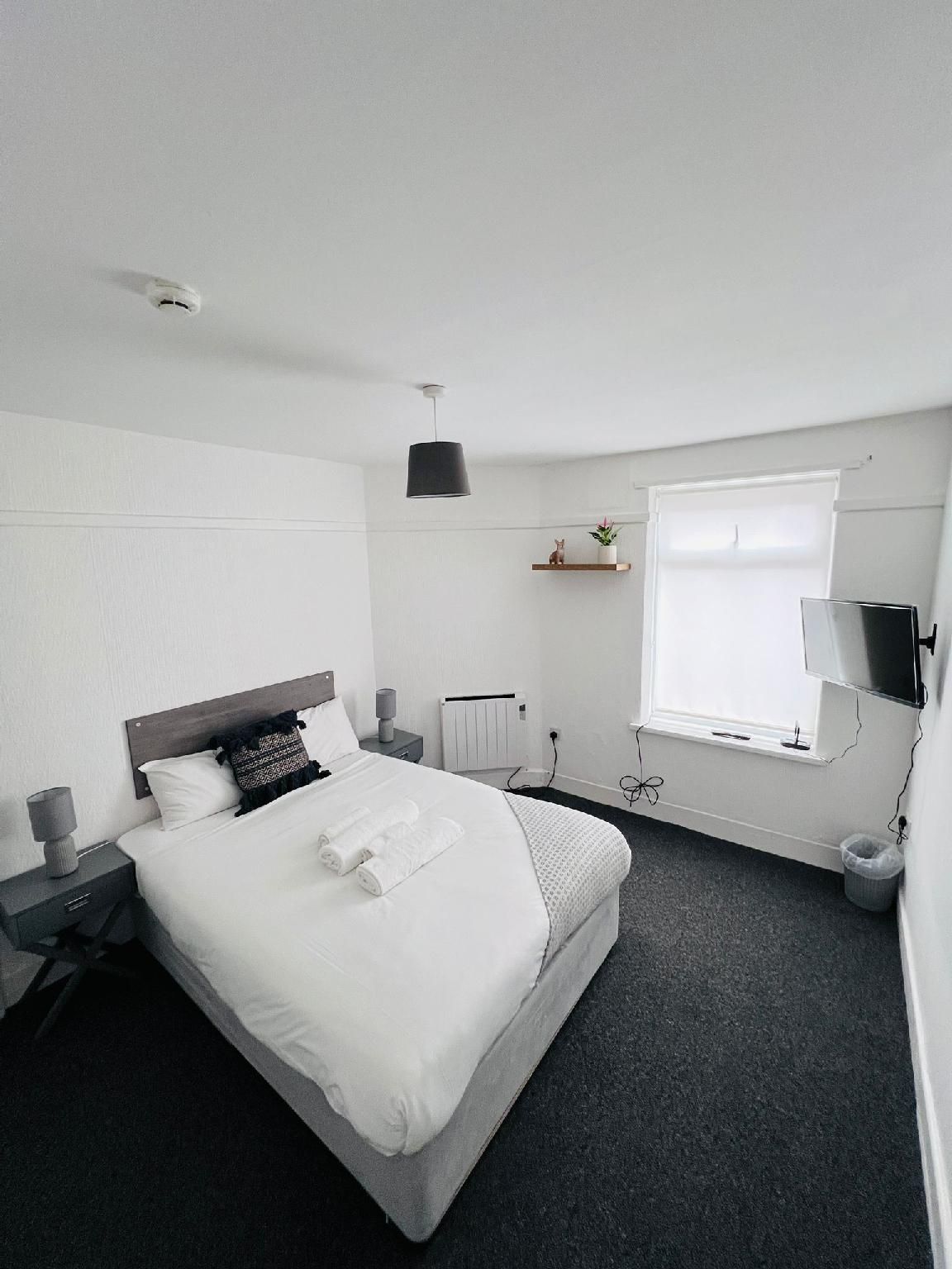 Three Bedroom-Apartment-Private Bathroom