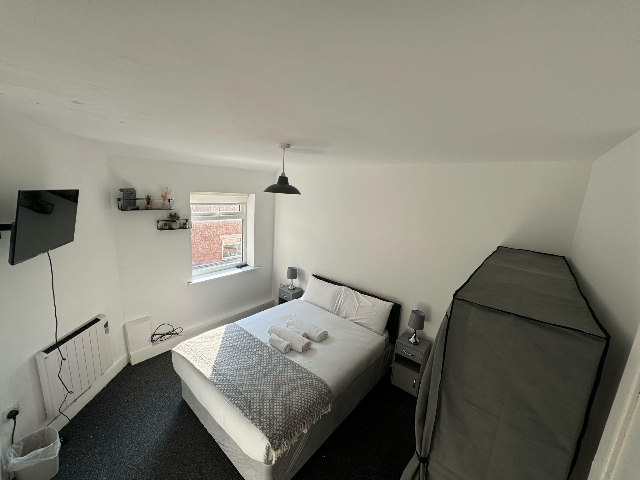 Two Bedroom-Apartment-Private Bathroom