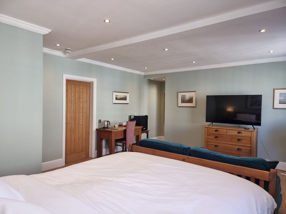 Superior Suite, Ensuite, Mountain View (203)