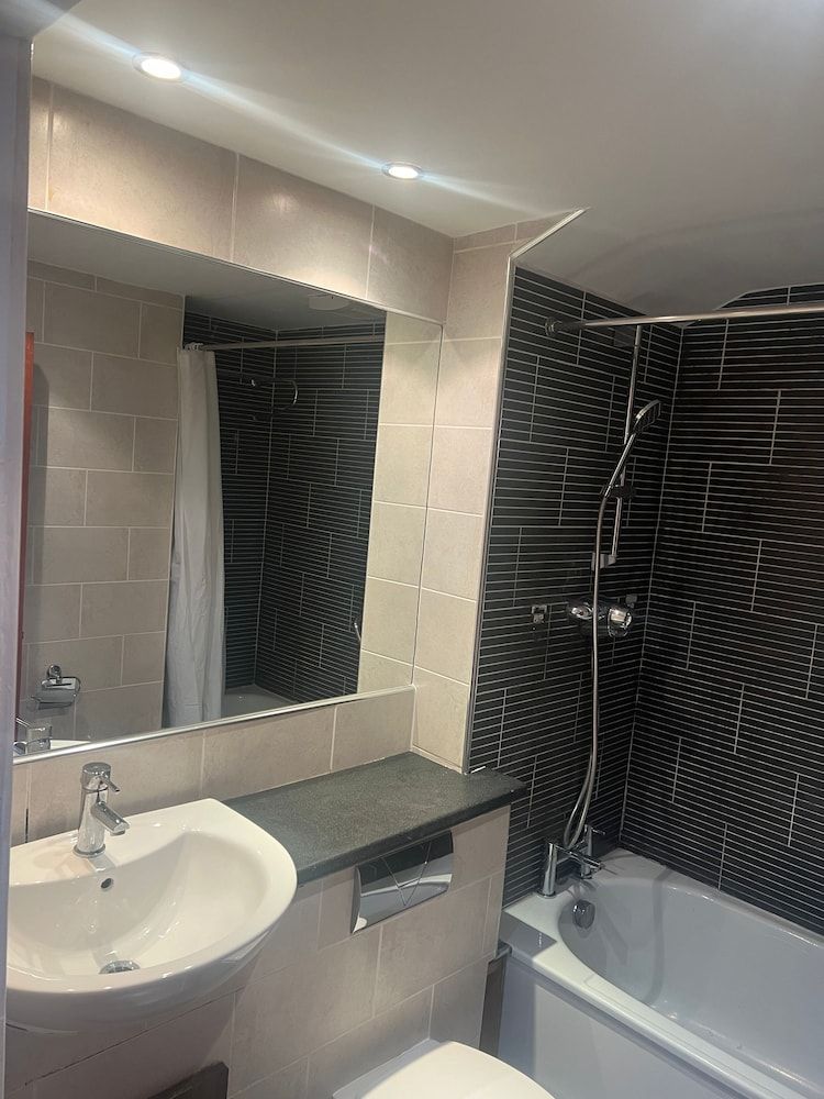 Riverside Hotel Basic Double or Twin Room 2