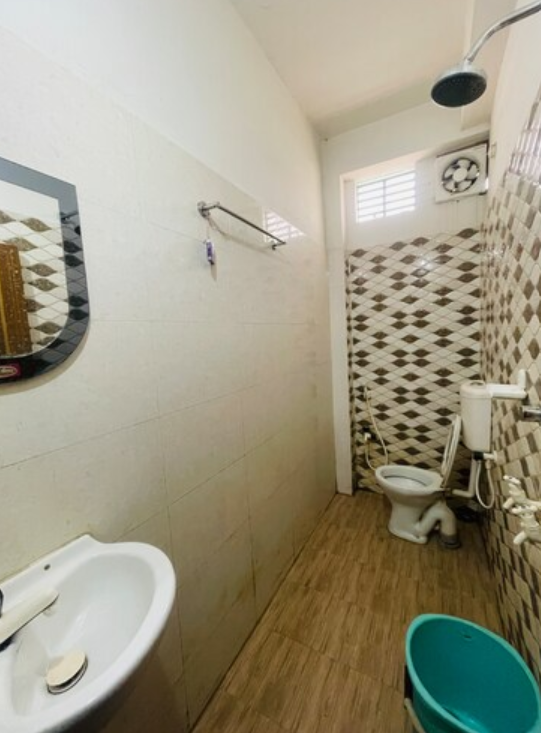 Hotel Royal City DELUXE DOUBLEBED ROOM (NON AC) 4