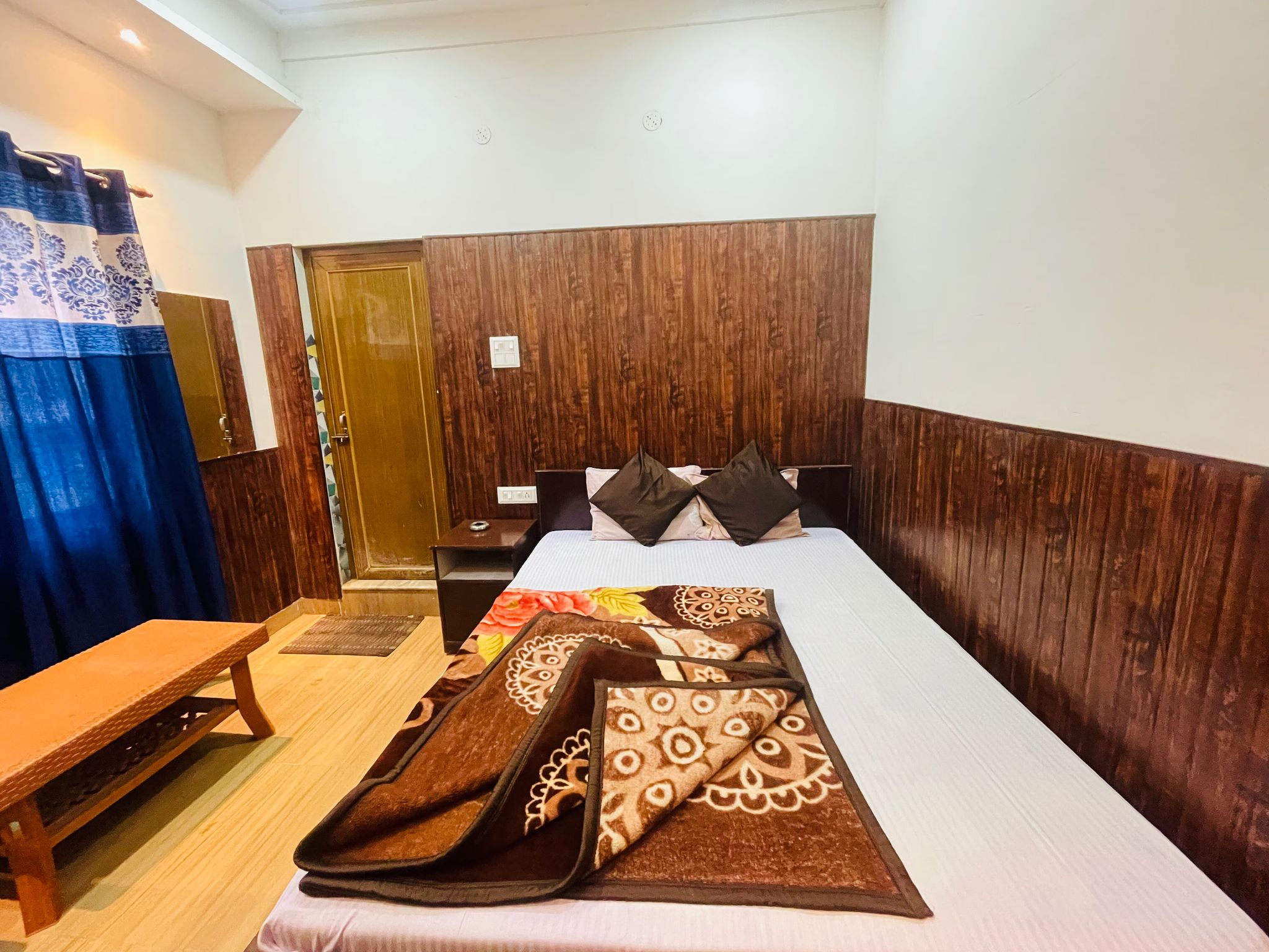 DELUXE TWIN BED ROOM