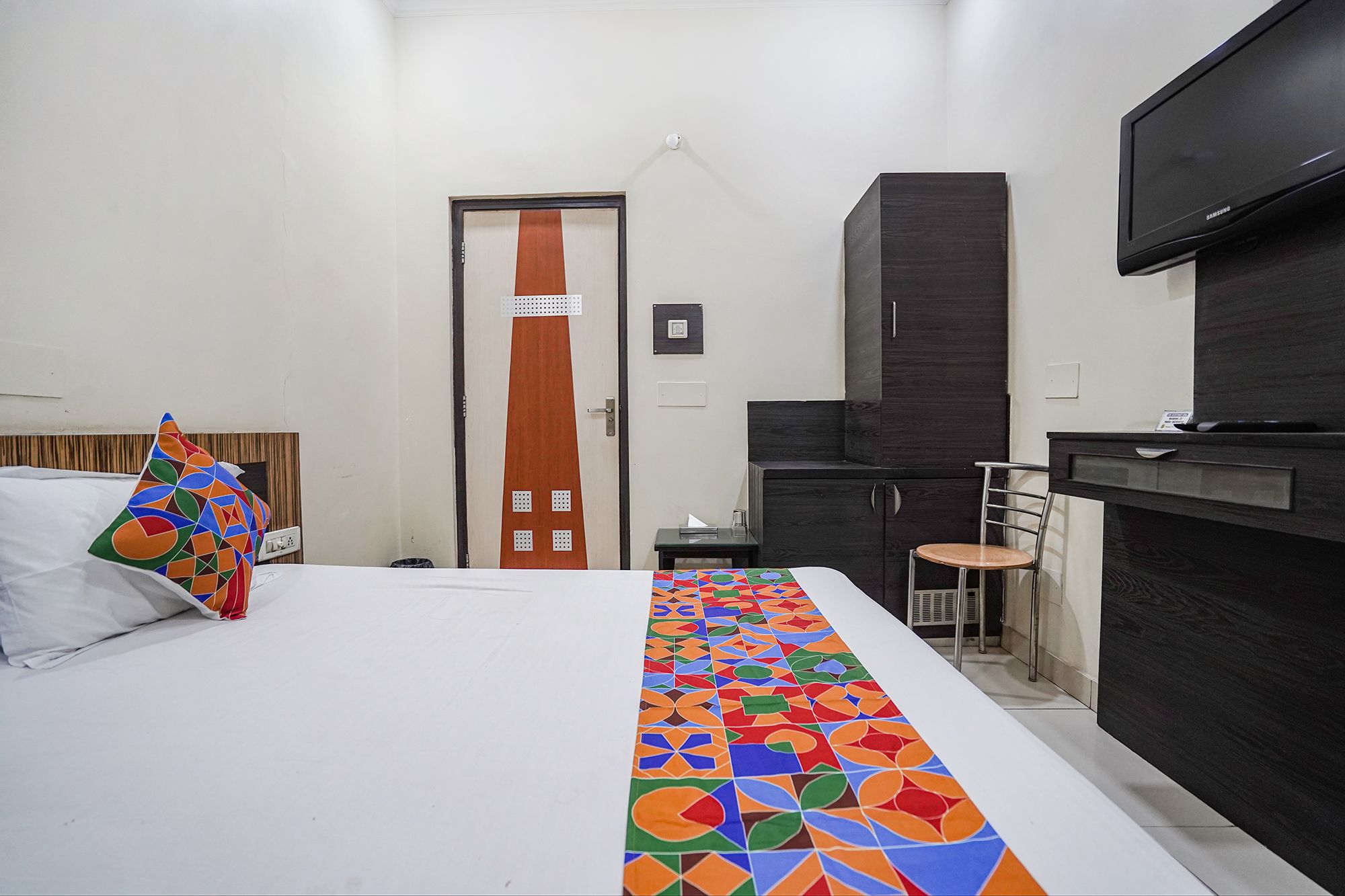 FabHotel Rivlet Premium Deluxe Room 4