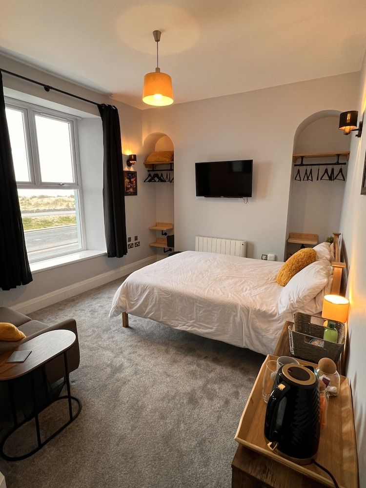 Superior Double Room, Ensuite, Beach View