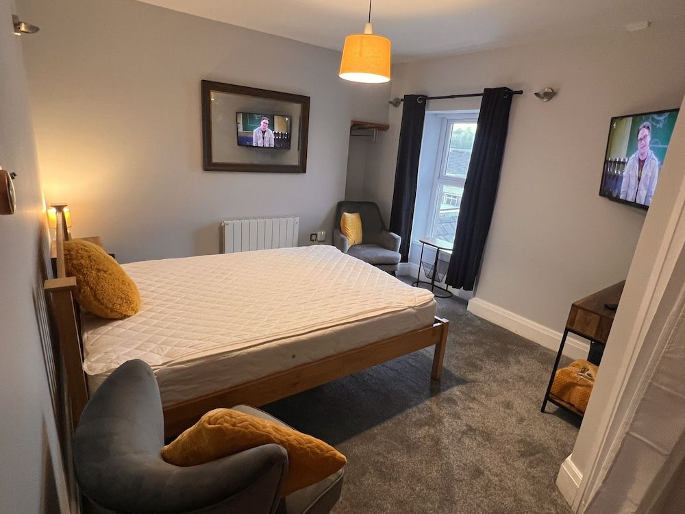Standard Double Room, Ensuite, Mountain View