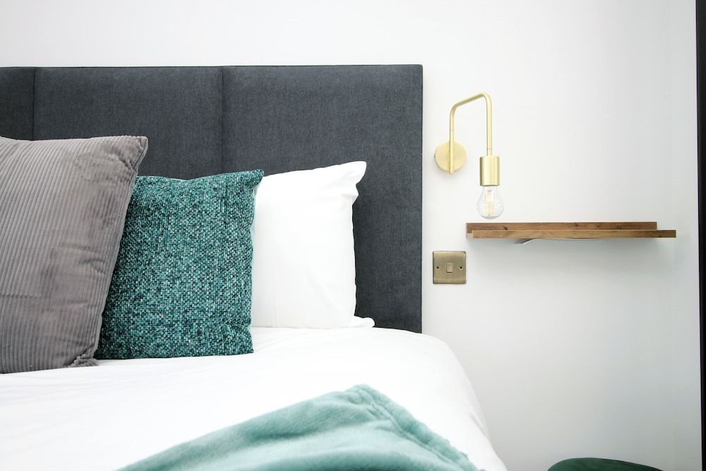 North Road New Luxe Flats with Parking Deluxe Apartment 3